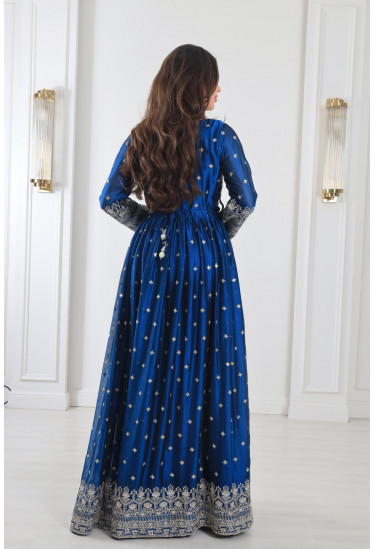 جلابية ذات صدر مطرز 