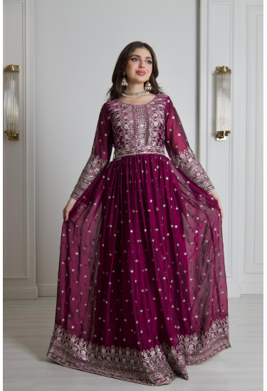 جلابية ذات صدر مطرز 