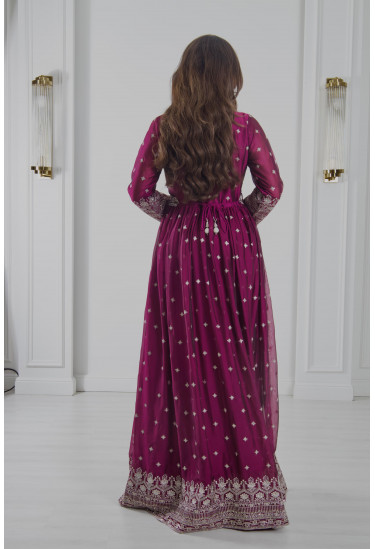 جلابية ذات صدر مطرز 