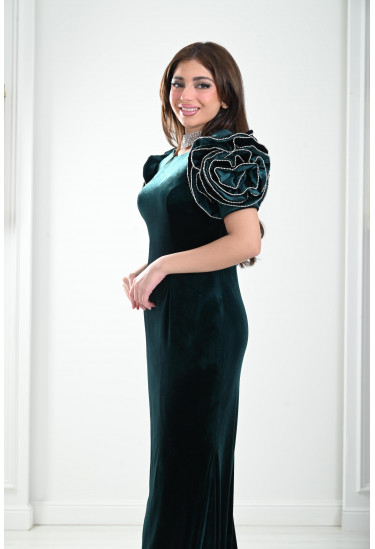 فستان نسائي بكشكشة مبتكرة على الأكمام