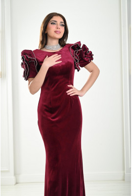 فستان نسائي بكشكشة مبتكرة على الأكمام