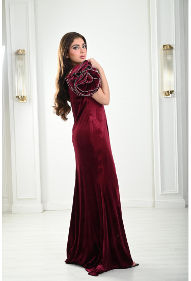 فستان نسائي بكشكشة مبتكرة على الأكمام