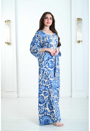 جلابية مزخرفة بزخارف نباتية جلابية مزخرفة بزخارف نباتية