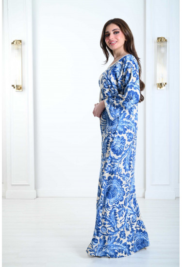 جلابية مزخرفة بزخارف نباتية جلابية مزخرفة بزخارف نباتية