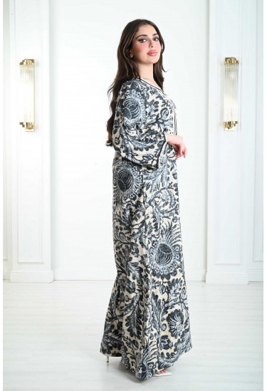 جلابية مزخرفة بزخارف نباتية جلابية مزخرفة بزخارف نباتية