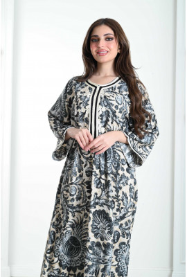 جلابية مزخرفة بزخارف نباتية جلابية مزخرفة بزخارف نباتية