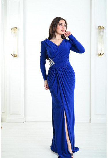 فستان نسائي مزين بكسرات ناعمة على الخصر