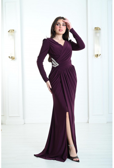 فستان نسائي مزين بكسرات ناعمة على الخصر