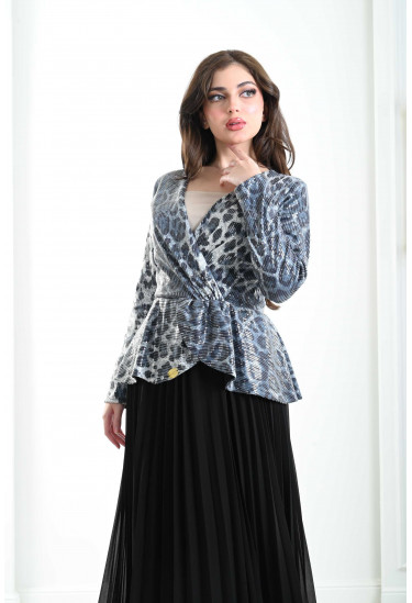 طقم نسائي ذات إطلالة ناعمة مريحة طقم نسائي ذات إطلالة ناعمة مريحة
