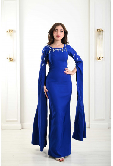 فستان نسائي مفعم بالتفاصيل الأنيقة فستان نسائي مفعم بالتفاصيل الأنيقة