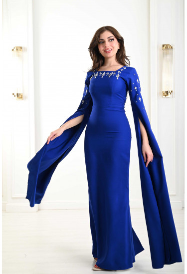 فستان نسائي مفعم بالتفاصيل الأنيقة فستان نسائي مفعم بالتفاصيل الأنيقة