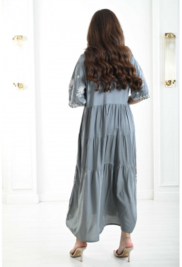 جلابية واسعة مزينة بالزهور