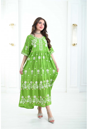 جلابية واسعة مزينة بالزهور