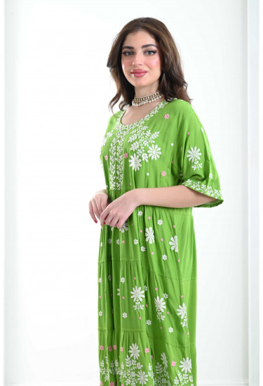 جلابية واسعة مزينة بالزهور