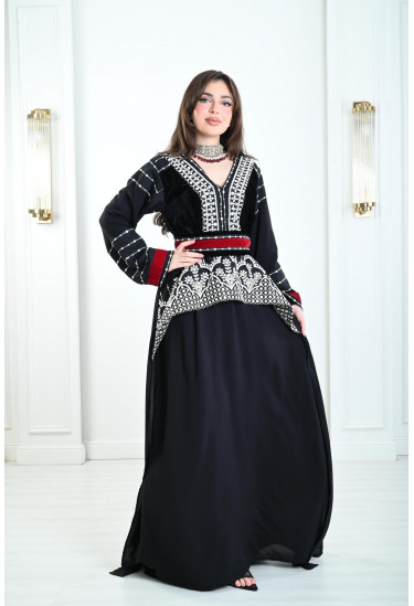 جلابية ذات تطريز تراثي تقليدي