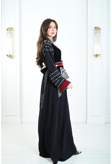 جلابية ذات تطريز تراثي تقليدي