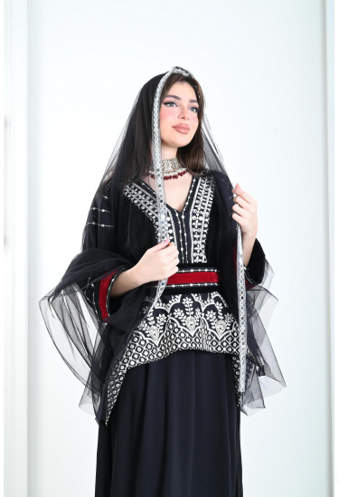 جلابية ذات تطريز تراثي تقليدي