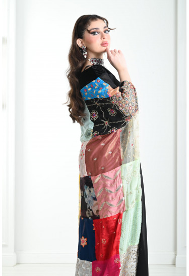 جلابية بكيب ظهر مطرز بنمط مربعات الجراني الرائعة جلابية بكيب ظهر مطرز بنمط مربعات الجراني الرائعة