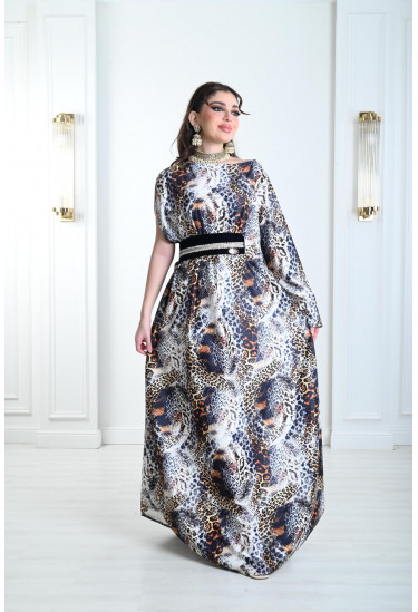 فستان نسائي بأكمام غير متماثلة 