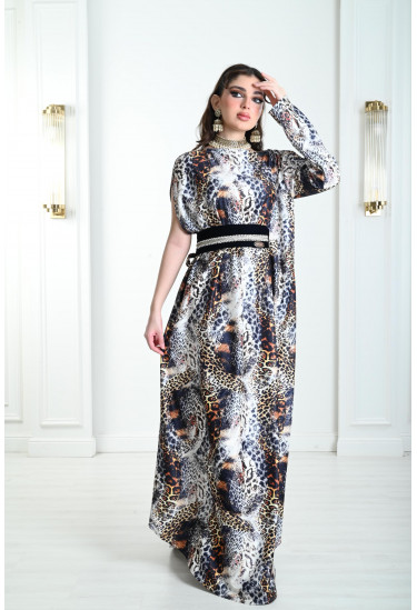 فستان نسائي بأكمام غير متماثلة 