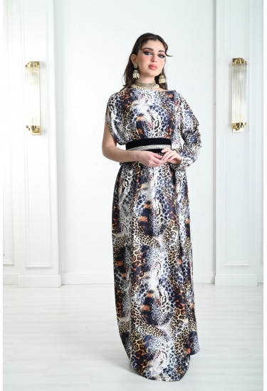 فستان نسائي بأكمام غير متماثلة 