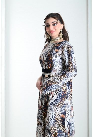 فستان نسائي بأكمام غير متماثلة 