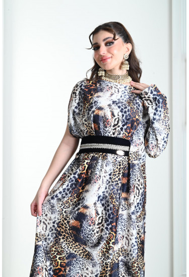 فستان نسائي بأكمام غير متماثلة 