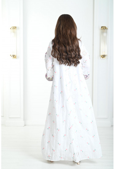 جلابية نسائية بنقوشات ناعمة 