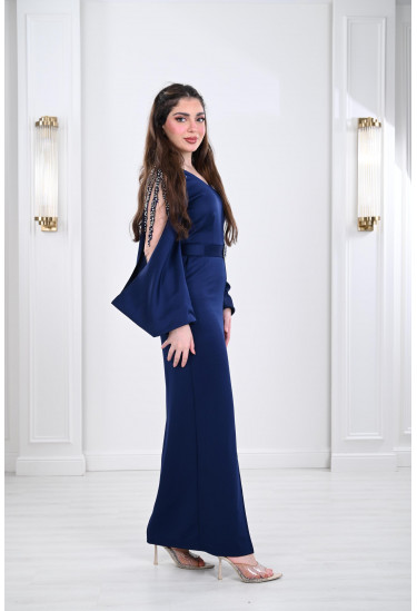 فستان نسائي بقصة ناعمة وأكمام منمقة 