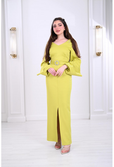 فستان نسائي بقصة ناعمة وأكمام منمقة 