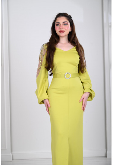 فستان نسائي بقصة ناعمة وأكمام منمقة 