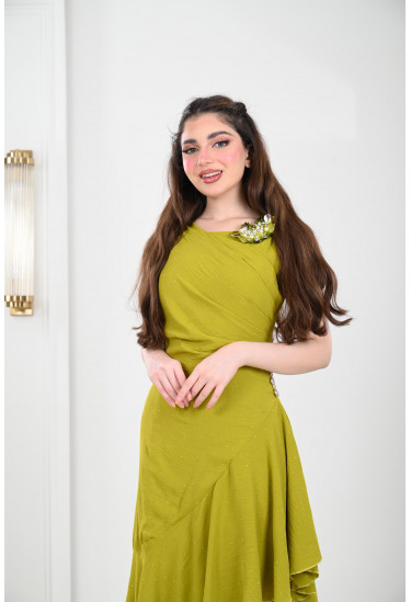 فستان ميدي مزين بحبات الستراس الساحرة