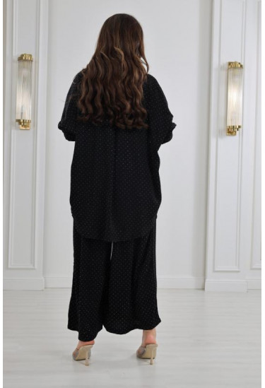 طقم نسائي محتشم بنسيج منقط 