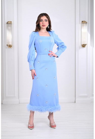 فستان عصري بطلة ساحرة