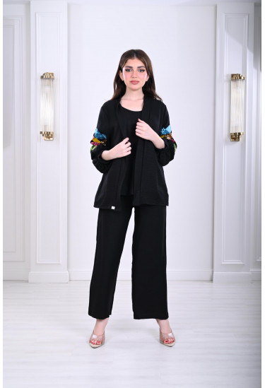 طقم نسائي مزين بشرائط حلزونية مطرزة