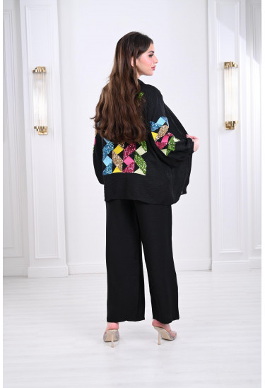 طقم نسائي مزين بشرائط حلزونية مطرزة