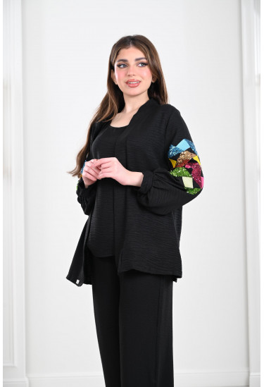 طقم نسائي مزين بشرائط حلزونية مطرزة