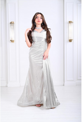 فستان نسائي من نسيج فضي لامع 