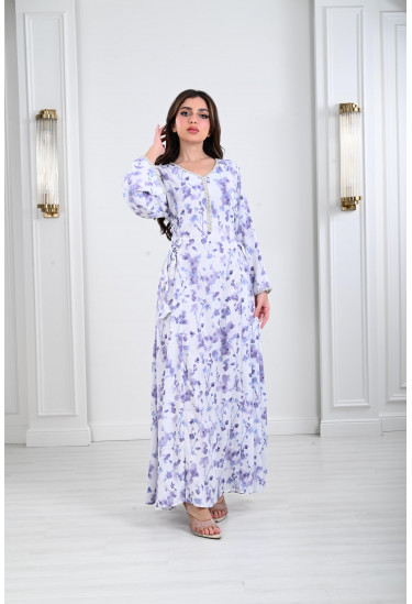 جلابية مطرزة بجدايل الخرز مع اربطة جانبية جلابية مطرزة بجدايل الخرز مع اربطة جانبية