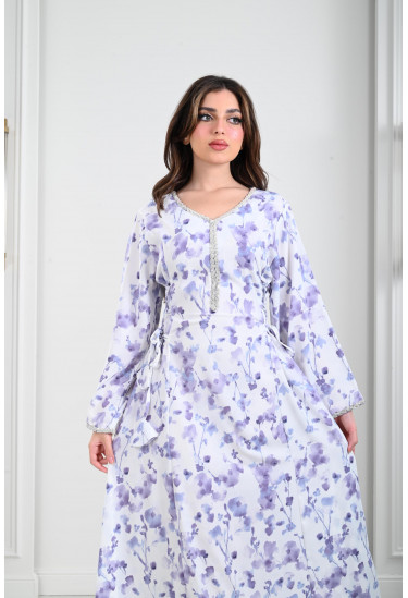 جلابية مطرزة بجدايل الخرز مع اربطة جانبية جلابية مطرزة بجدايل الخرز مع اربطة جانبية