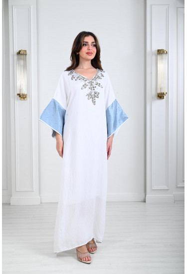 جلابية فضفاضة بأساور لامعة مطرزة 