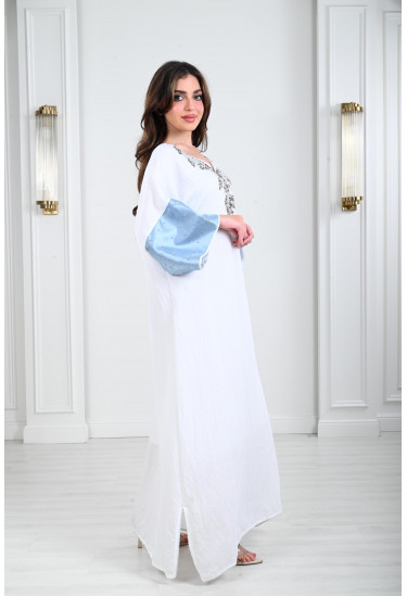 جلابية فضفاضة بأساور لامعة مطرزة 