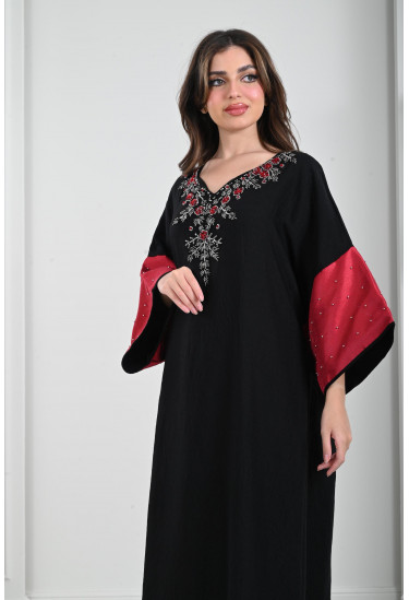 جلابية فضفاضة بأساور لامعة مطرزة 