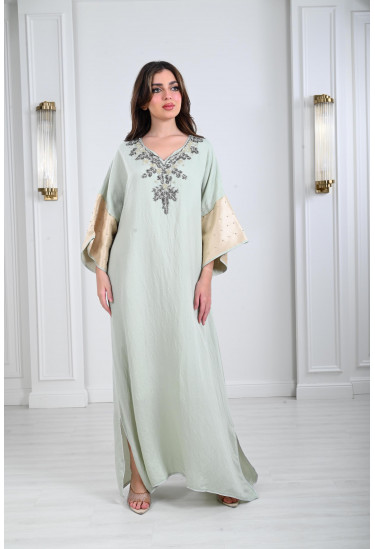 جلابية فضفاضة بأساور لامعة مطرزة 