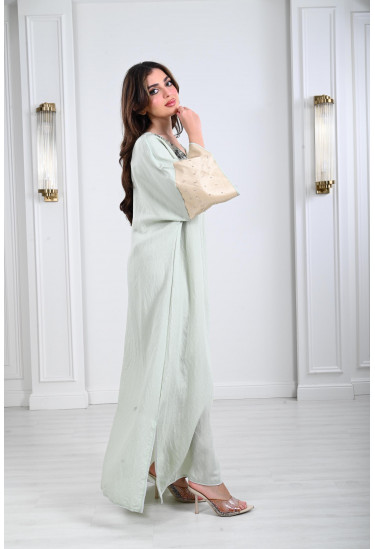 جلابية فضفاضة بأساور لامعة مطرزة 