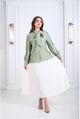 بلوزة نسائية ذات ياقة شرايط 