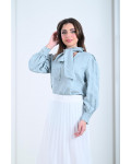 بلوزة نسائية ذات ياقة شرايط 
