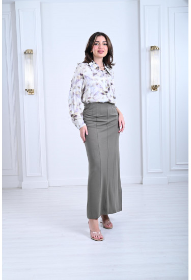 بلوزة نسائية مزينة برسومات هندسية