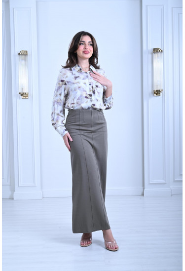 بلوزة نسائية مزينة برسومات هندسية