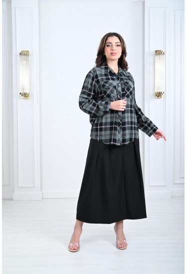 بلوزة نسائية رقيقة بنمط مخطط